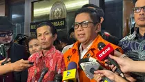 Baca Pledoi, Hasto Menangis Saat Kutip Bung Karno dan Kudatuli