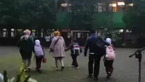 Antar Anak Sekolah, ASN Jakarta Tak Perlu Cemas Kehilangan Tukin