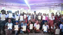 Kementerian Transmigrasi Serahkan 400 SHM di Sumba Timur
