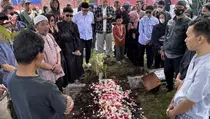 Iie Sumirat Dimakamkan di Bandung