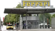 Mobil Listrik Xiaomi SU7 Ultra Terciduk di Markas Ferrari Italia