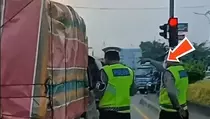 Viral Polantas Tilang Mobil di Lampu Merah, Ini Kata Kakorlantas