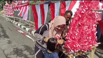 Omzet Pedagang Bendera di Pandeglang Turun Akibat Tren One Piece