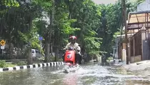 Biar Tak Tekor! Cek 7 Komponen Motor Listrik Ini setelah Lewat Banjir