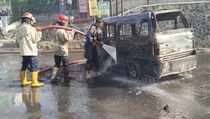 Angkot Terbakar Hebat Seusai Isi BBM, Sopir Luka Bakar Parah