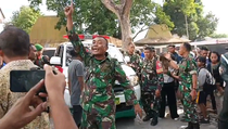 Ibu Prada Lucky Ungkap Anaknya Disiksa hingga Kritis di Barak TNI