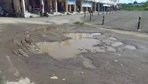 Akses Jalan ke Pasar Sampay Rusak Parah, Warga Minta Pemda Bertindak