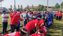 Semarak HUT Ke-80 RI, Pegawai Pemkot Tangerang Lomba Tangkap Bebek