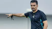 Bertemu Persebaya, Carlos Pena Minta Persita Bangkit
