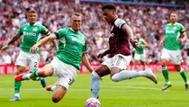 Main dengan 10 Pemain, Aston Villa Tahan Imbang Newcastle