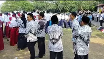 Upacara HUT RI di Subang, Para Guru Merokok dan Puluhan Siswa Pingsan