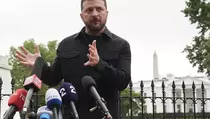 Trump-Zelensky Bahas Peluang Pertemuan Trilateral dengan Putin
