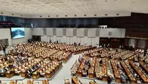 Revisi UU Haji Disahkan, Rapat Paripurna DPR Dihadiri 293 Anggota