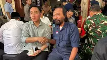 Lagi Ngopi di Pontianak, Gibran Malah Ketemu Surya Paloh KW