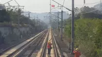 Layang-layang Tersangkut Jaringan Listrik, Perjalanan Whoosh Tertahan