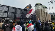 Terinspirasi dari RI, Bendera One Piece Menjalar ke Demo Nepal-Prancis