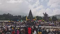 8 Anak Rambut Gimbal Jalani Prosesi Sakral di Dieng Culture Festival