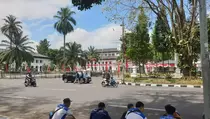 Jelang Demo di Bandung, Sejumlah Buruh Sudah di Depan Gedung Sate