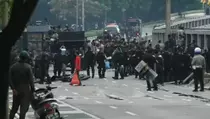 Ricuh Mereda, Massa Demo DPR Dipukul Mundur Polisi ke Slipi