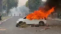 Demo di Mako Brimob Kwitang Kian Memanas, Massa Bakar Mobil