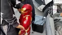 Rumah Sahroni Dikepung Massa, Action Figure Iron Man Ikut Diangkut