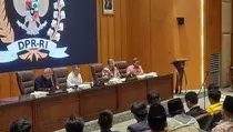 DPR Pastikan Cabut Gaji dan Fasilitas Eko Patrio, Uya Kuya hingga Nafa