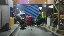 Gerbang Tol Ciawi 2 Arah Jakarta Hancur Ditabrak Truk