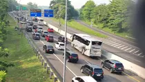 Arus Wisata Puncak Padat di Kedua Arah setelah Polisi Akhiri One Way