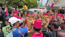 Ribuan Warga Berebut Gunungan Garebeg Maulud Keraton Yogya