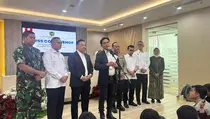 Menko Yusril Libatkan TNI-Polri Bahas Demo Agustus
