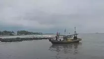 Kapal Nelayan Pandeglang Tertabrak Tongkang, 1 ABK Hilang