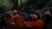 Wisatawan Asal Belanda Terjatuh di Air Terjun Lombongo