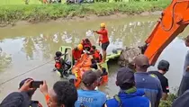 Truk Pasir Pinrang Terjun ke Sungai karena Google Maps, 1 Kernet Tewas