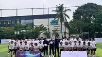 Latih Bola dan Finansial, Allianz Bina 30 Remaja di MoveNow Camp
