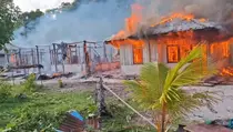 Kecewa, Warga Bakar 5 Unit Rumah di Pulau Terluar Halteng