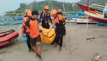 Terseret Arus, Wisatawan Jakarta Ditemukan Tewas di Pantai Cimaja