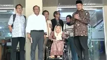 Sinta Nuriyah dan Tokoh GNB Jenguk Delpedro di Rutan Polda Metro Jaya
