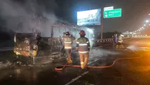 Mobil Terbakar di Km 88 Tol Singosari Bawa Pekerja dari Pasuruan