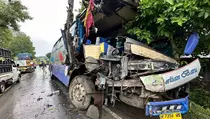 Bus Penumpang Adu Banteng di Labuhanbatu, 1 Orang Tewas 2 Luka Parah