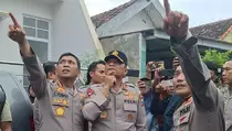 Kapolda Jatim Tinjau Evakuasi Korban Musala Ponpes Al-Khoziny Runtuh
