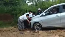 Jalan di Lebak Selatan Rusak Parah, Warga Minta Pemerintah Bertindak