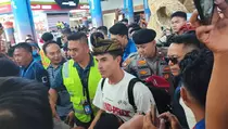 Marc Marquez Tiba di Lombok, Penggemar Rela Berdesakan Demi Baby Alien