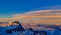 Badai Salju, China Evakuasi 580 Pendaki dari Gunung Everest
