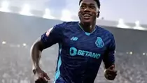 Barcelona Incar Striker Porto Samu Aghehowa Gantikan Lewandowski