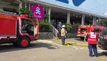 Diduga Korsleting, Restoran Solaria di Mal Ciplaz Klender Terbakar