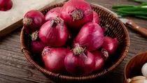 Jus Bawang Merah Viral di TikTok, Benarkah Bisa Menebalkan Rambut?