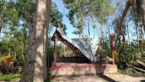 Angin Kencang dan Hujan Es Guyur Blitar, Pohon Tumbang di Area Wisata