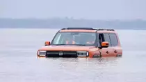 Bak Kapal, Mobil Hybrid Chery Sukses Seberangi Sungai Terbesar China