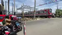 Listrik Atas KRL Tersambar Petir, Rute Greenline Terganggu