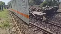 Kereta Purwojaya Anjlok, Sasis Roda Lepas dari 2 Gerbong Belakang